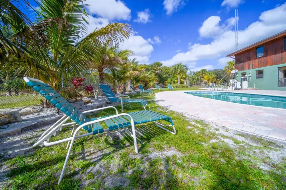 576 Marshall Rd West Palm Beach, FL 33413