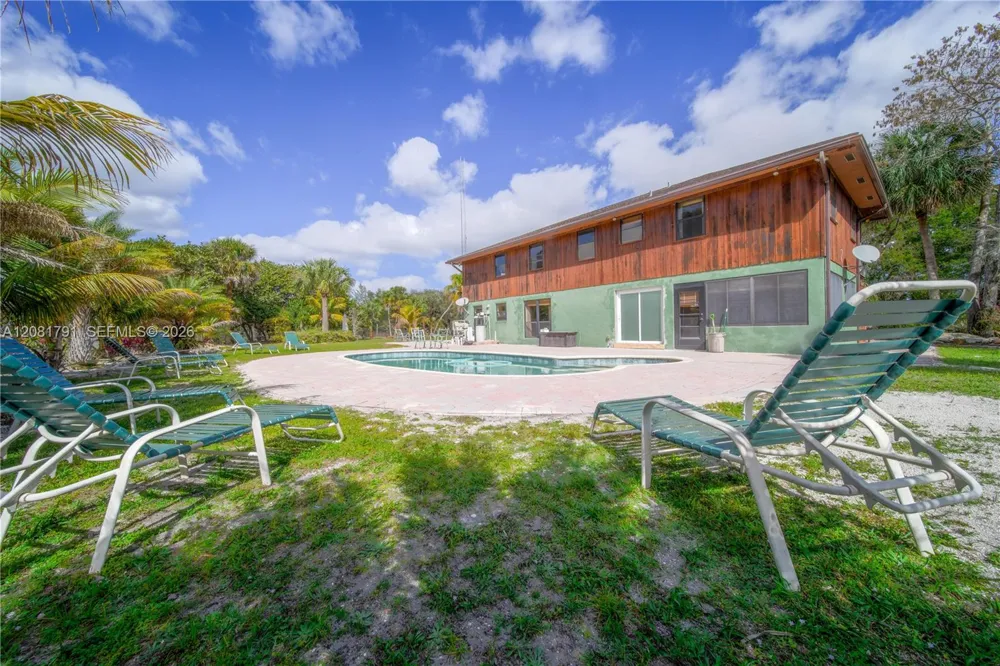 576 Marshall Rd West Palm Beach, FL 33413