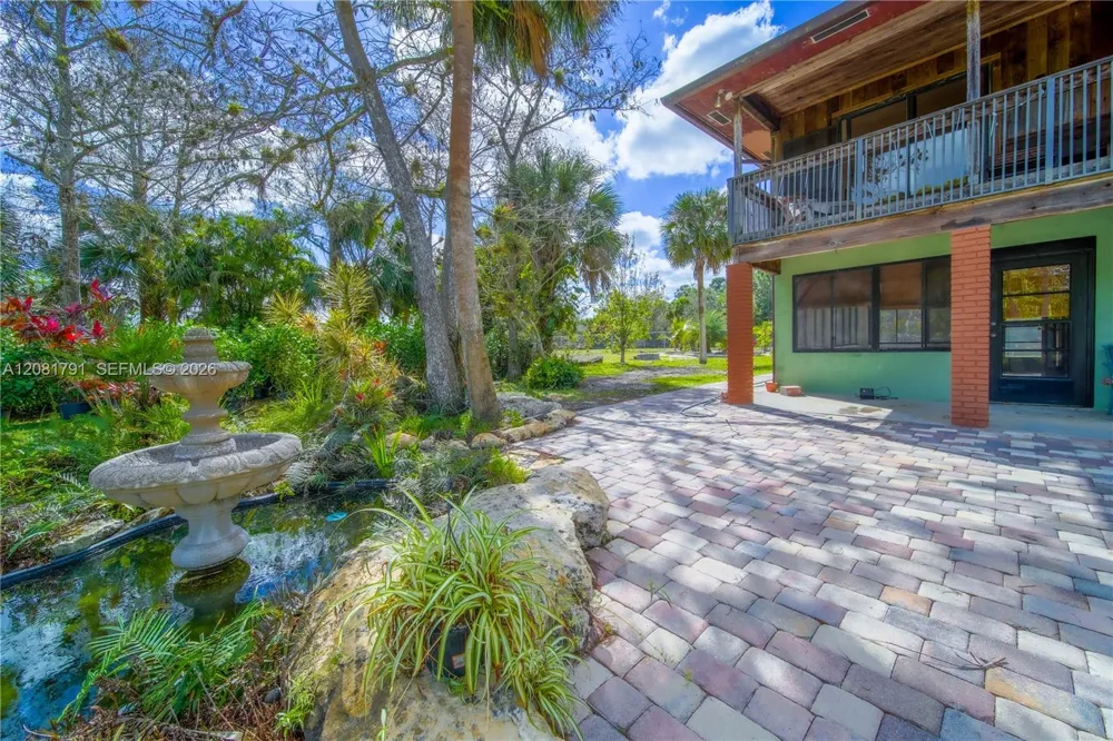 576 Marshall Rd West Palm Beach, FL 33413