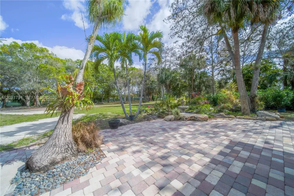 576 Marshall Rd West Palm Beach, FL 33413