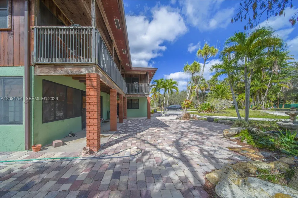 576 Marshall Rd West Palm Beach, FL 33413