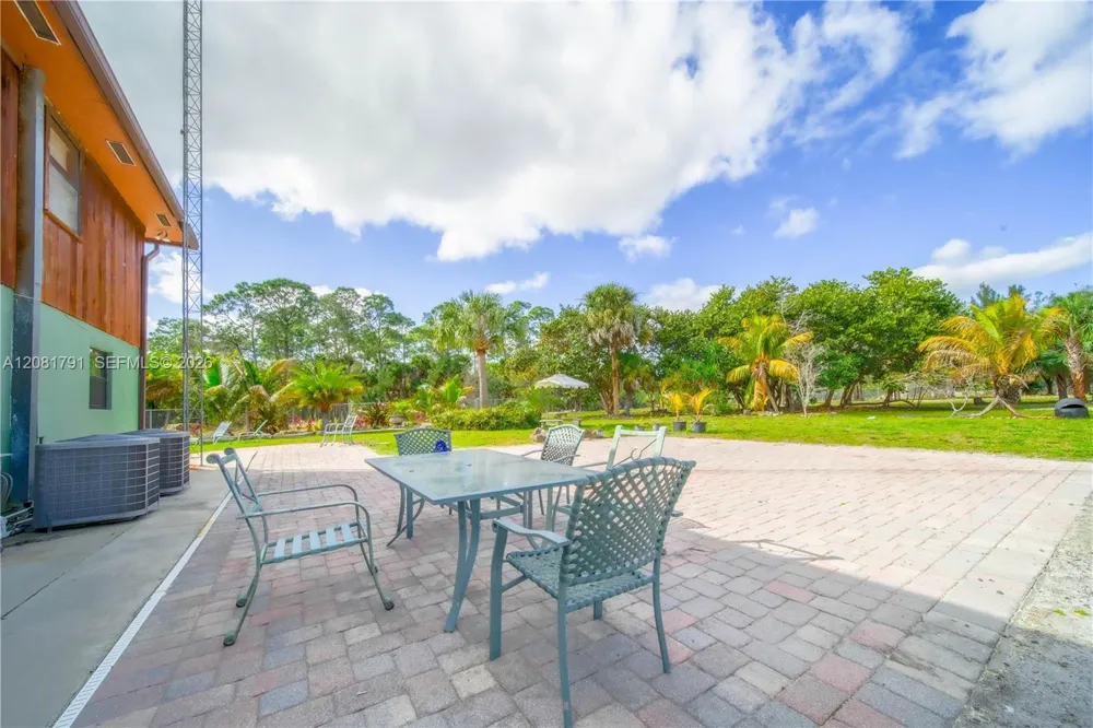 576 Marshall Rd West Palm Beach, FL 33413