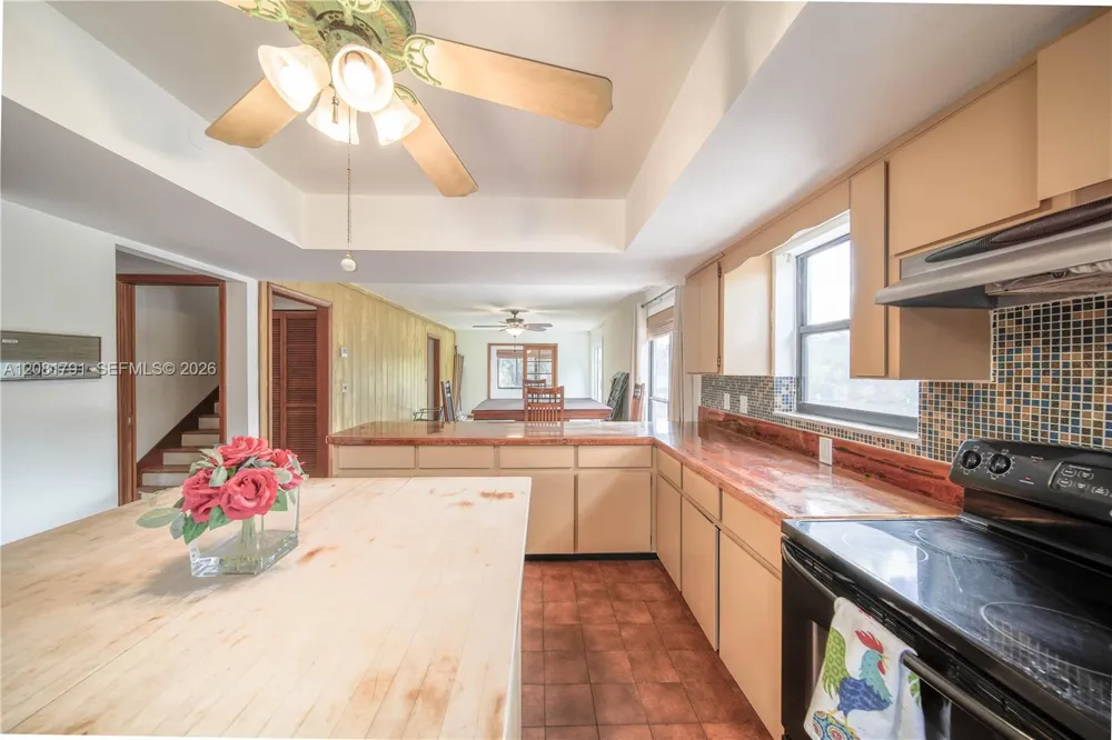 576 Marshall Rd West Palm Beach, FL 33413