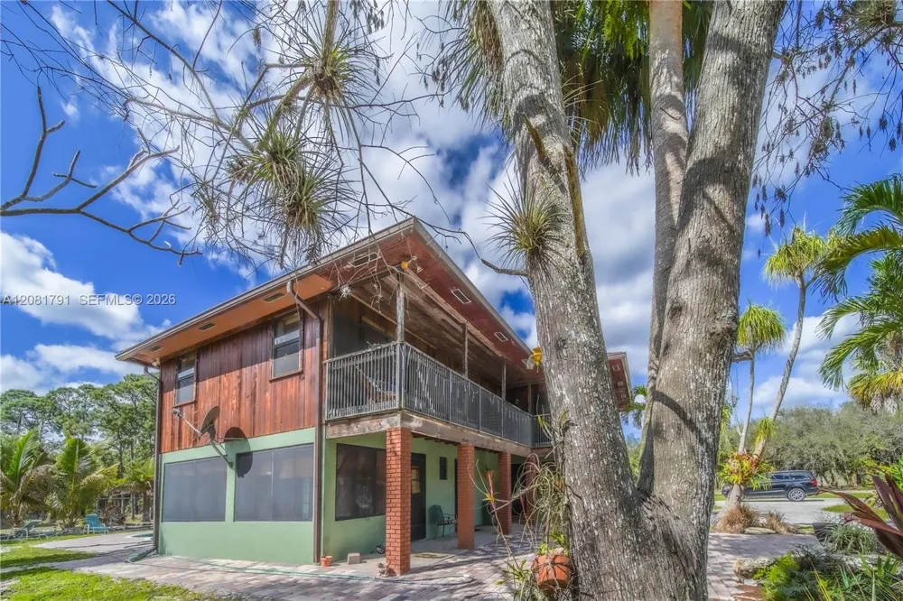 576 Marshall Rd West Palm Beach, FL 33413