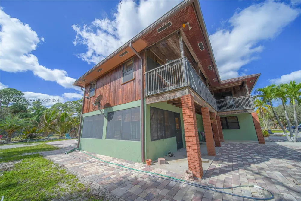 576 Marshall Rd West Palm Beach, FL 33413