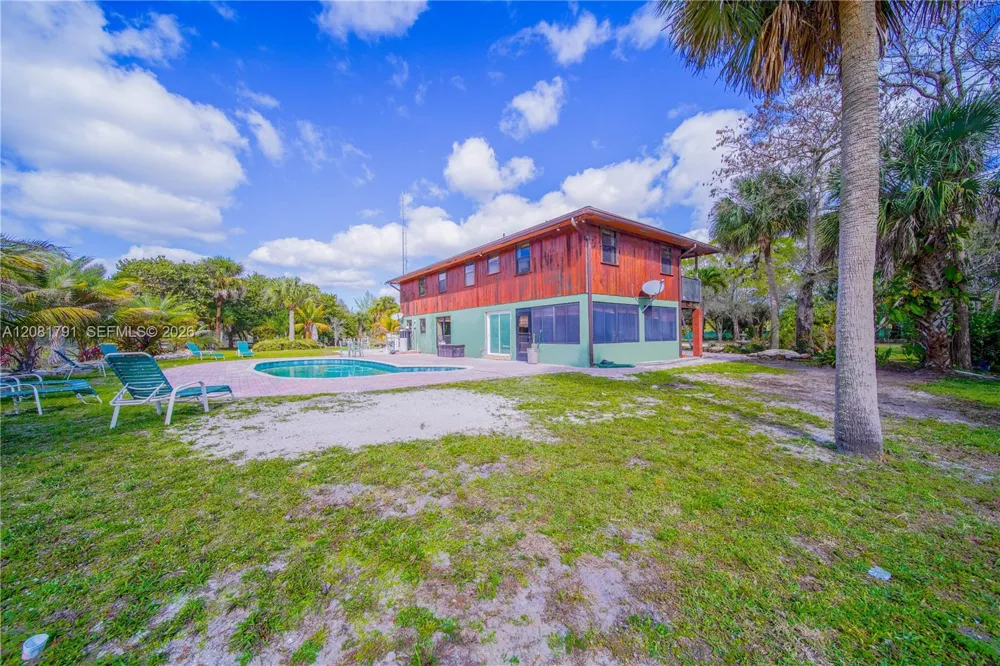 576 Marshall Rd West Palm Beach, FL 33413