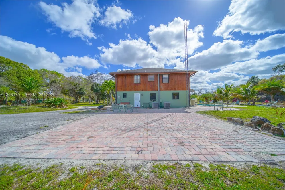 576 Marshall Rd West Palm Beach, FL 33413