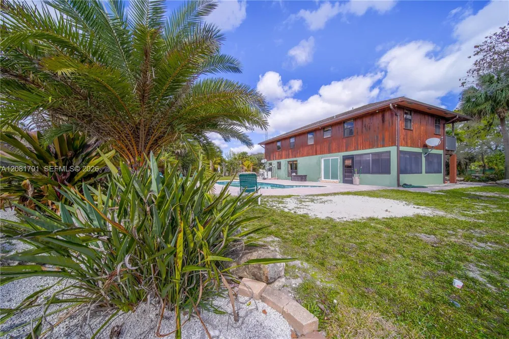 576 Marshall Rd West Palm Beach, FL 33413