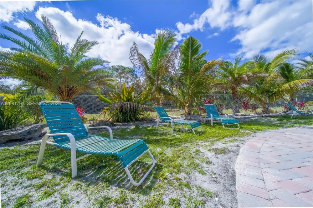 576 Marshall Rd West Palm Beach, FL 33413