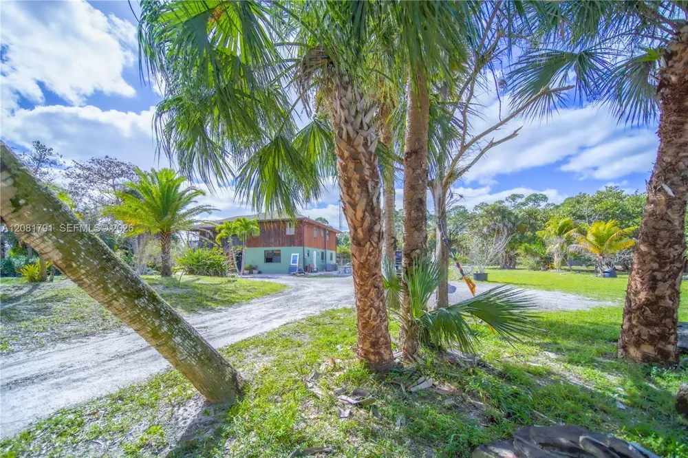 576 Marshall Rd West Palm Beach, FL 33413