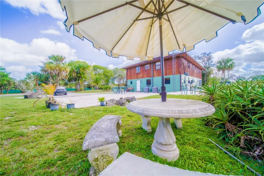 576 Marshall Rd West Palm Beach, FL 33413