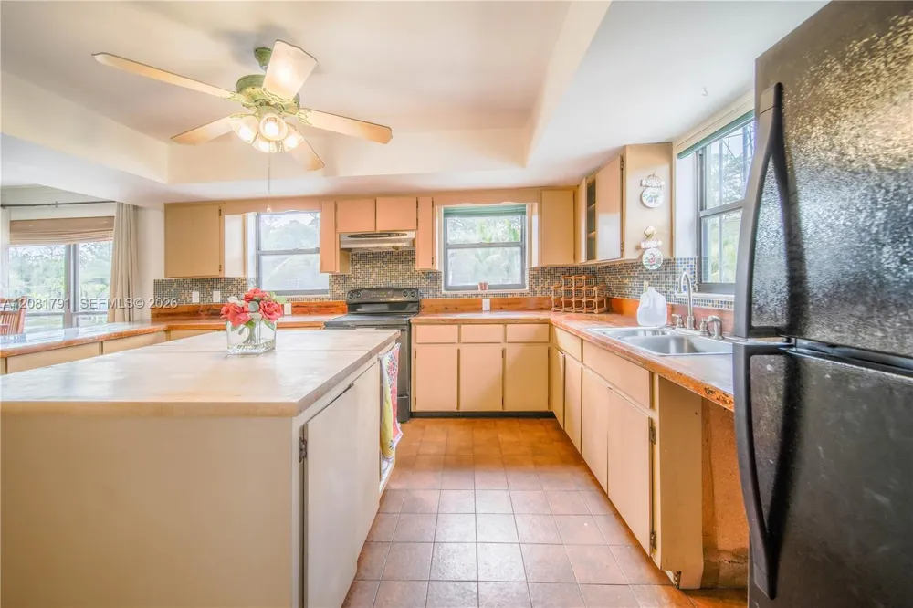 576 Marshall Rd West Palm Beach, FL 33413