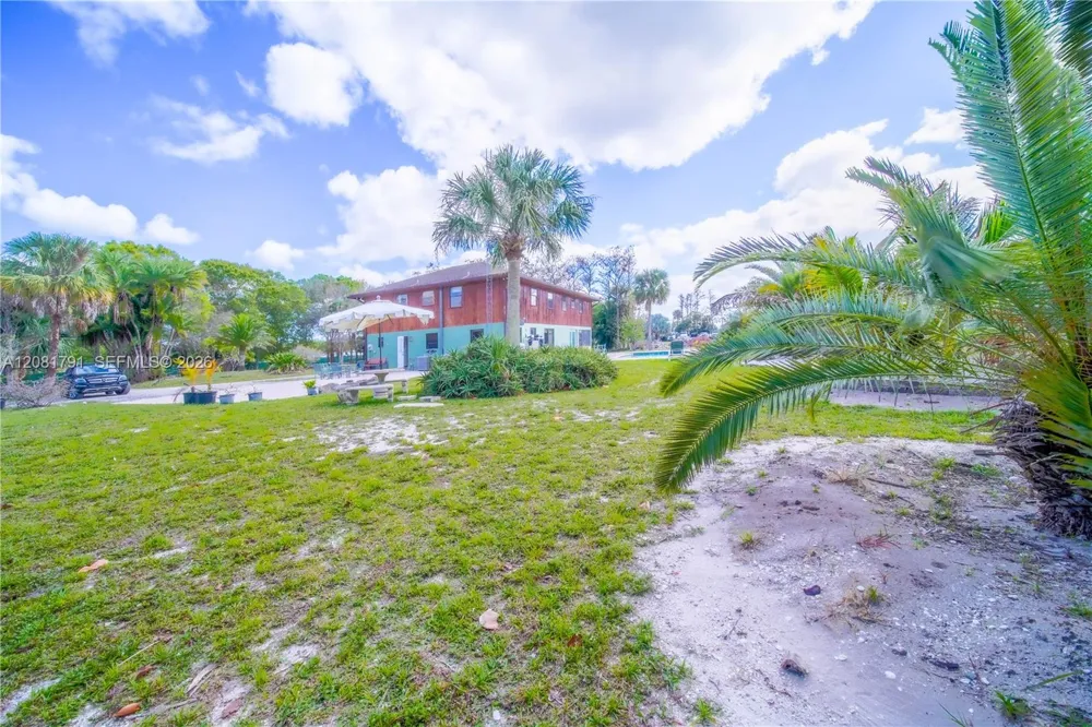 576 Marshall Rd West Palm Beach, FL 33413