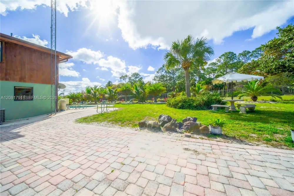 576 Marshall Rd West Palm Beach, FL 33413