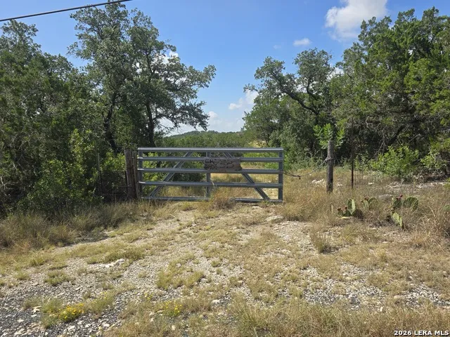753 County Road 242 Hondo, TX 78861
