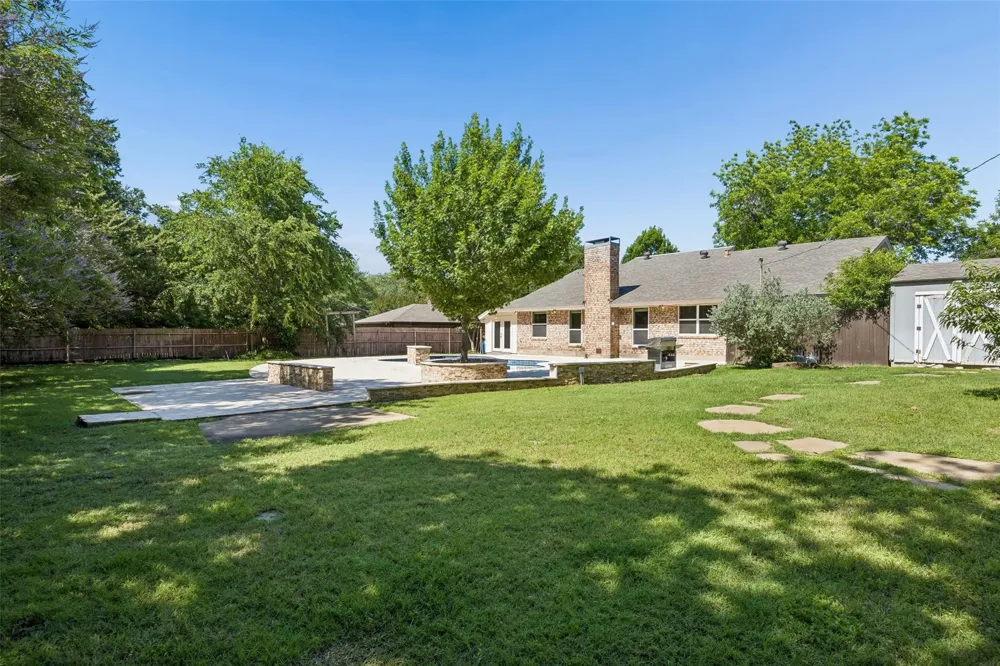 1203 Oakwood Trail Southlake, TX 76092