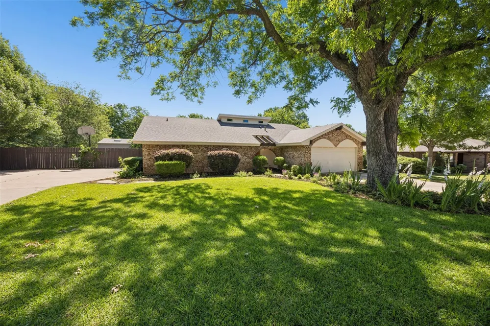 1203 Oakwood Trail Southlake, TX 76092