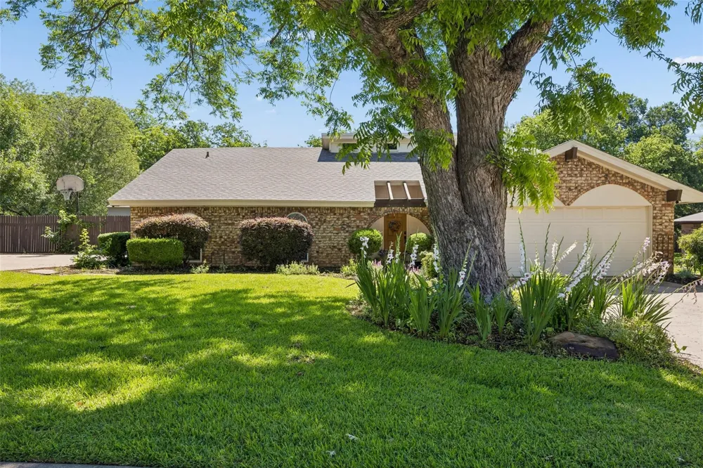 1203 Oakwood Trail Southlake, TX 76092