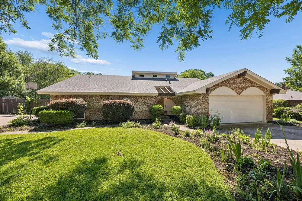 1203 Oakwood Trail Southlake, TX 76092
