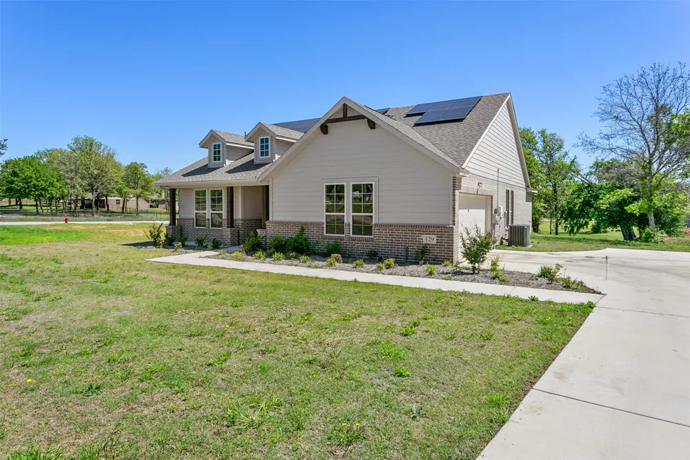 129 Cooper Court Springtown, TX 76082