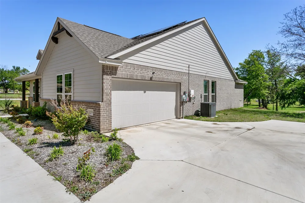 129 Cooper Court Springtown, TX 76082
