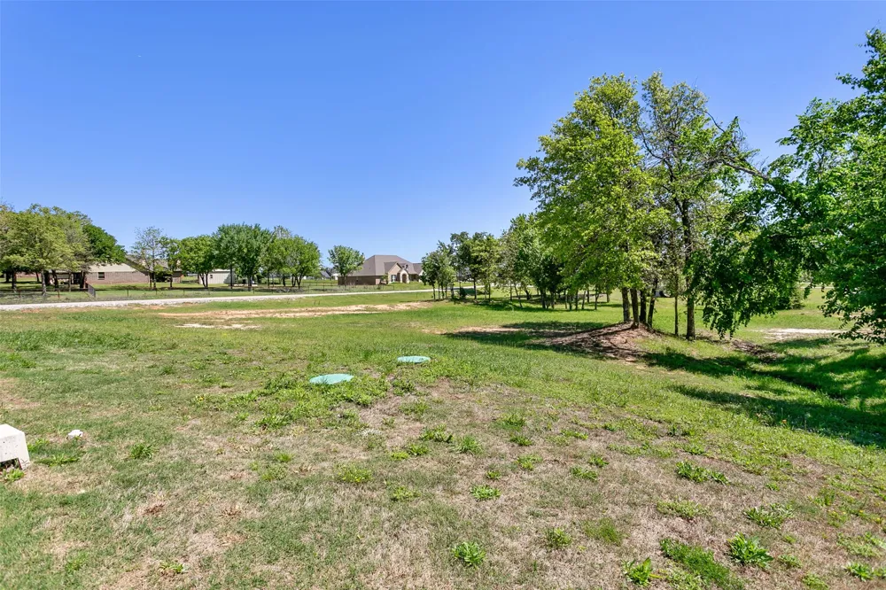 129 Cooper Court Springtown, TX 76082