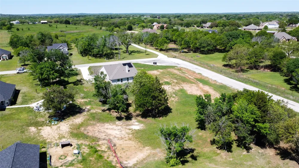 129 Cooper Court Springtown, TX 76082