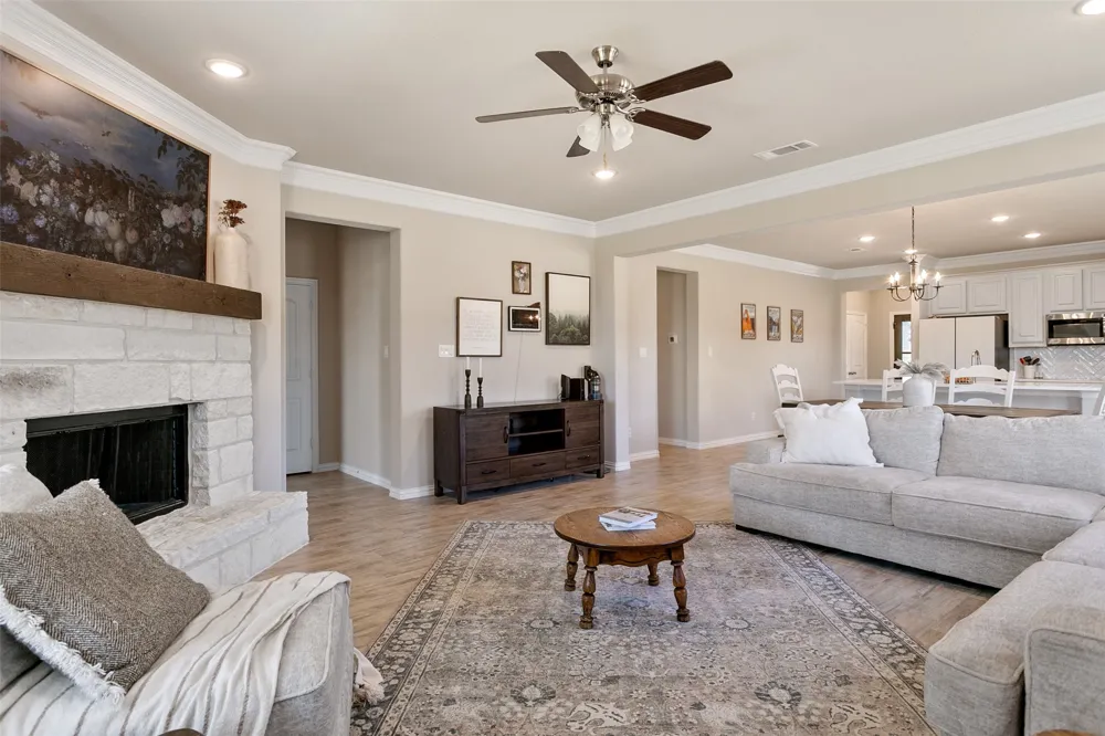 129 Cooper Court Springtown, TX 76082