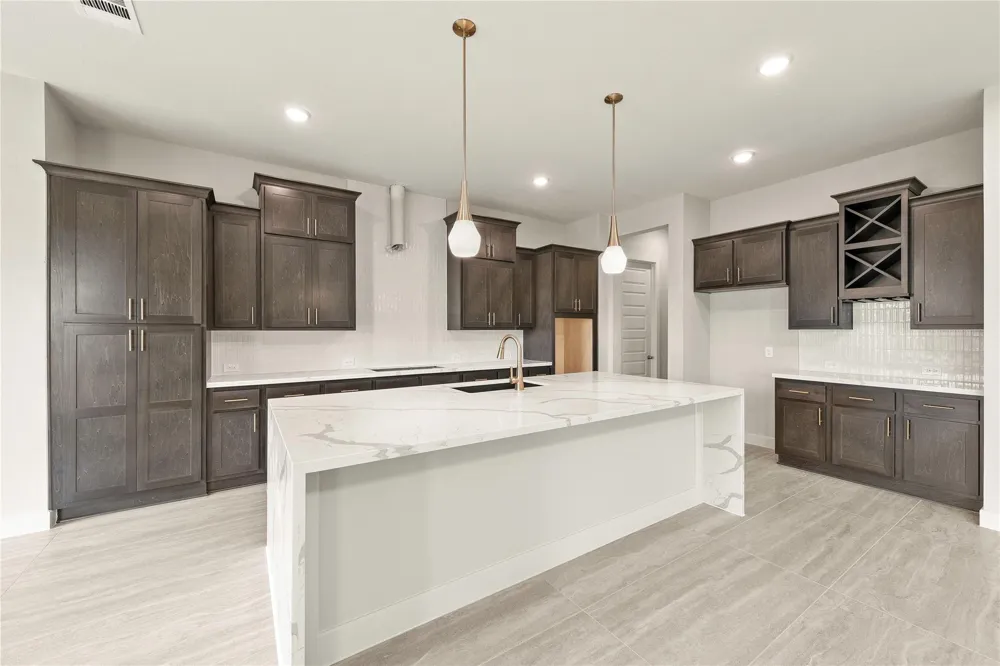 813 Caballos Drive League City, TX 77546