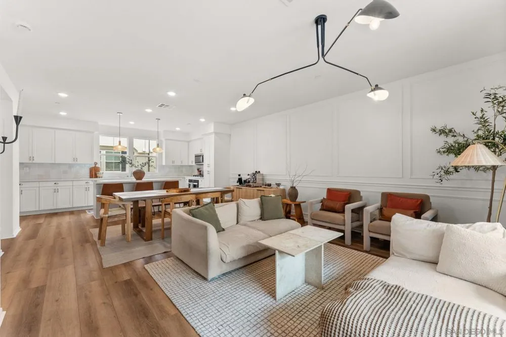 427 Omega Gln Escondido, CA 92025