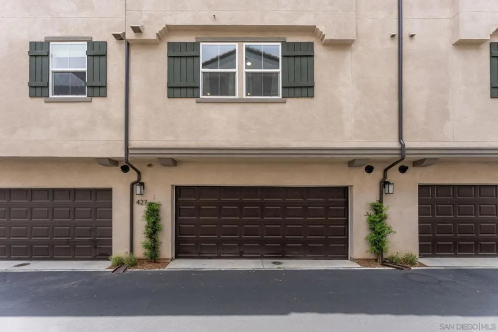 427 Omega Gln Escondido, CA 92025