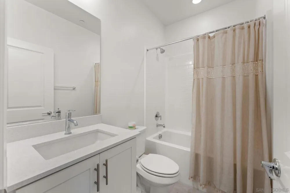 427 Omega Gln Escondido, CA 92025