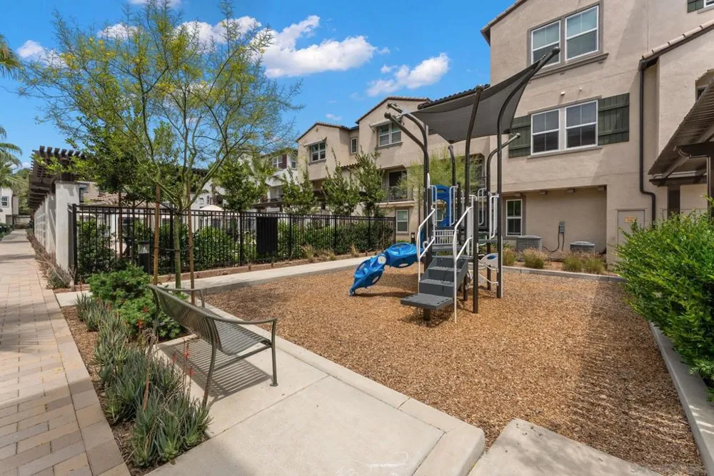 427 Omega Gln Escondido, CA 92025