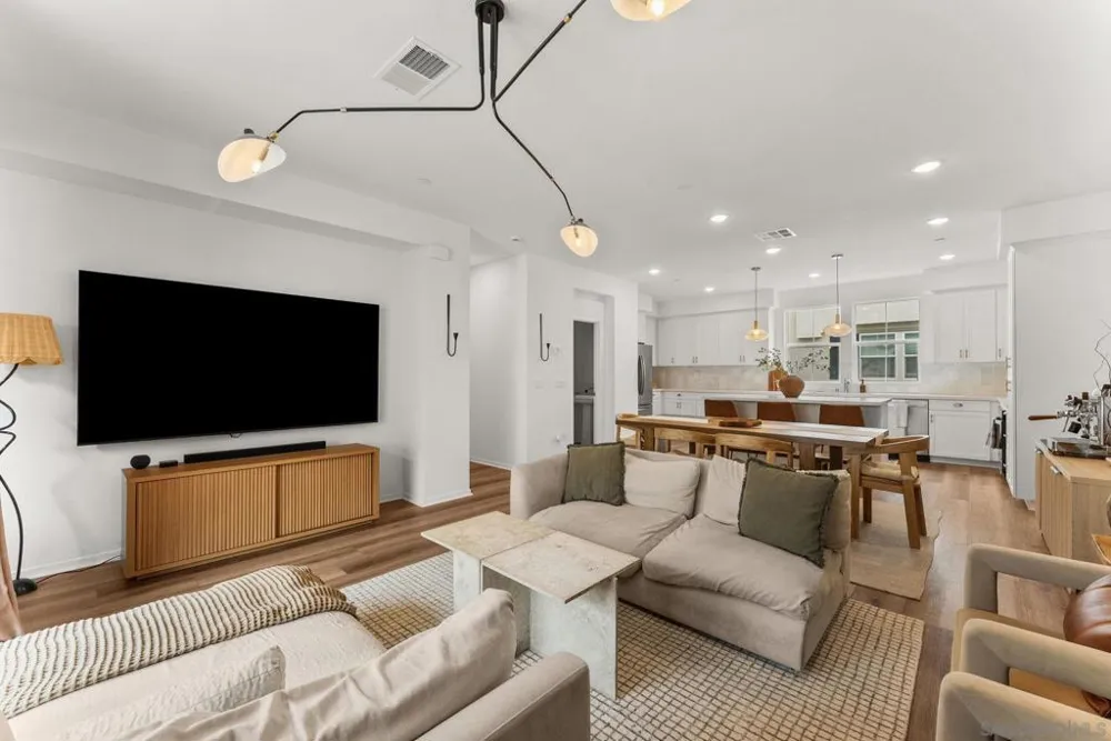 427 Omega Gln Escondido, CA 92025