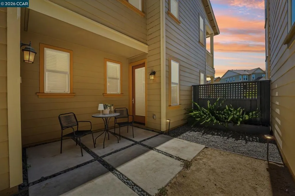 1902 Shasta Ln Hercules, CA 94547