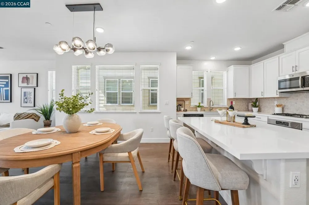 1902 Shasta Ln Hercules, CA 94547