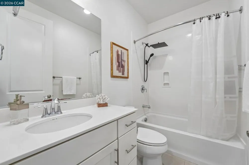 1902 Shasta Ln Hercules, CA 94547