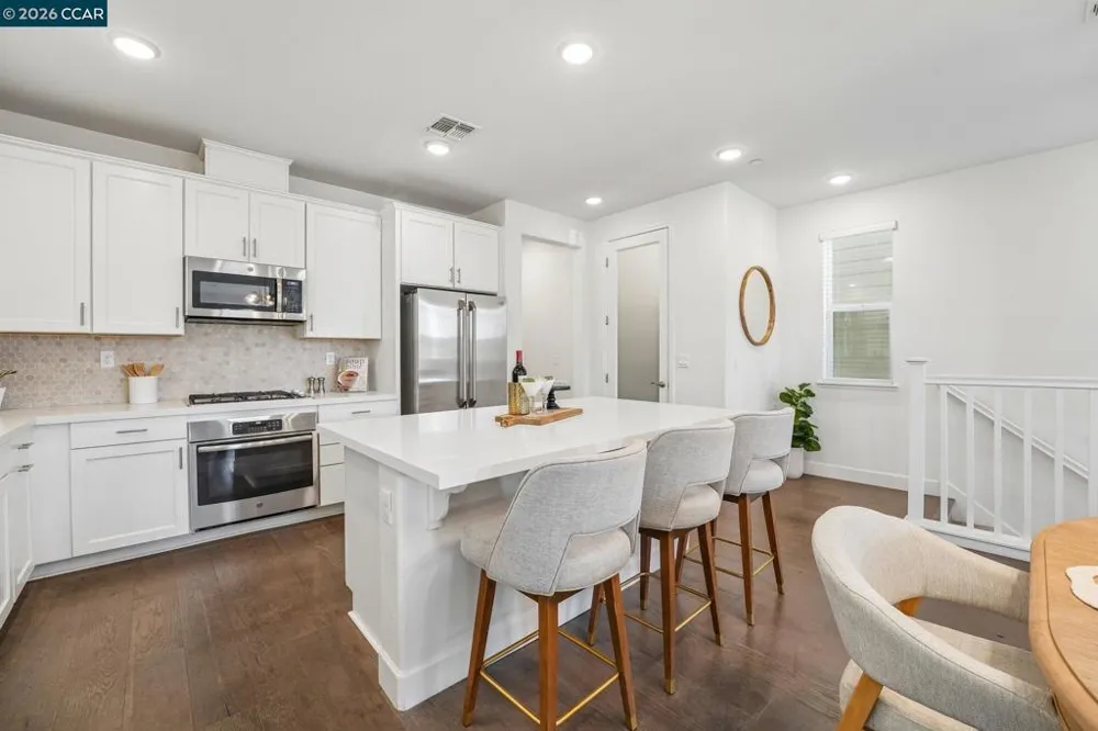 1902 Shasta Ln Hercules, CA 94547