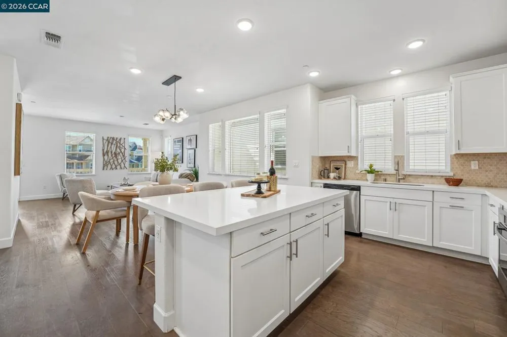 1902 Shasta Ln Hercules, CA 94547
