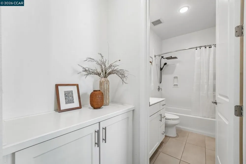 1902 Shasta Ln Hercules, CA 94547