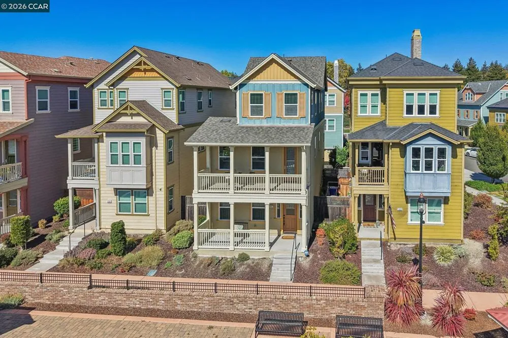 1902 Shasta Ln Hercules, CA 94547