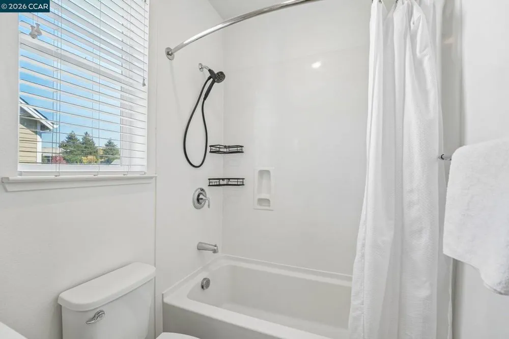 1902 Shasta Ln Hercules, CA 94547