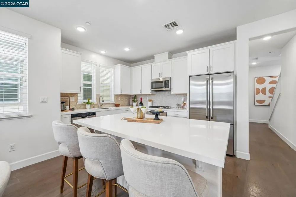 1902 Shasta Ln Hercules, CA 94547