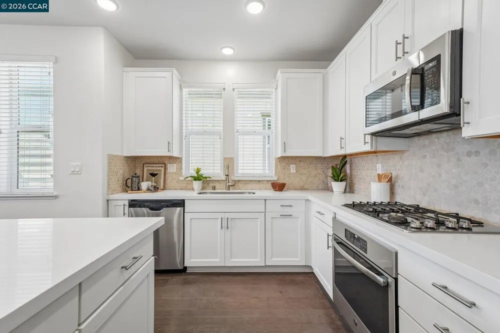 1902 Shasta Ln Hercules, CA 94547