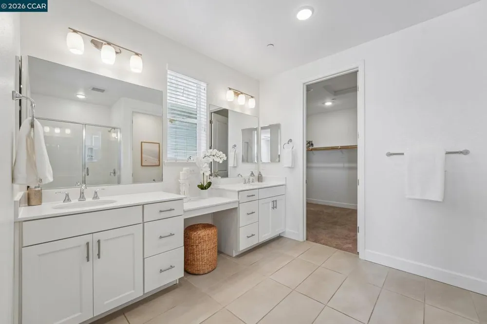 1902 Shasta Ln Hercules, CA 94547