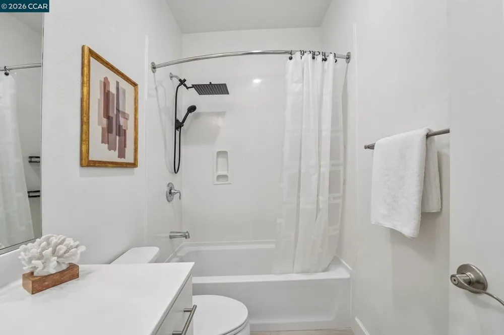 1902 Shasta Ln Hercules, CA 94547