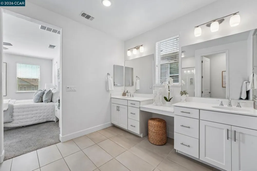 1902 Shasta Ln Hercules, CA 94547
