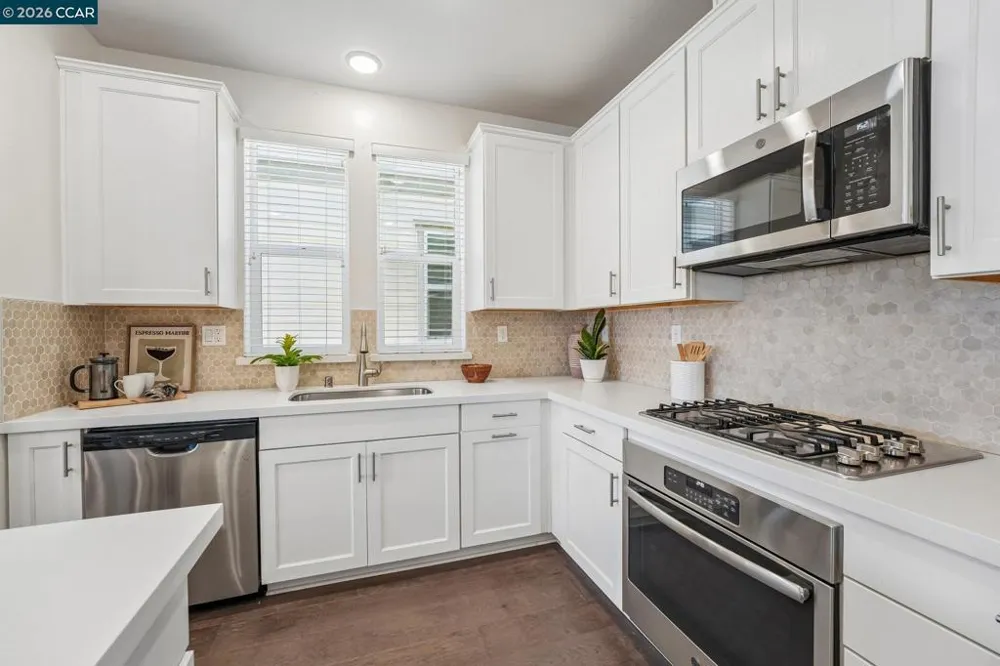 1902 Shasta Ln Hercules, CA 94547