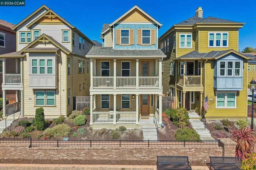 1902 Shasta Ln Hercules, CA 94547