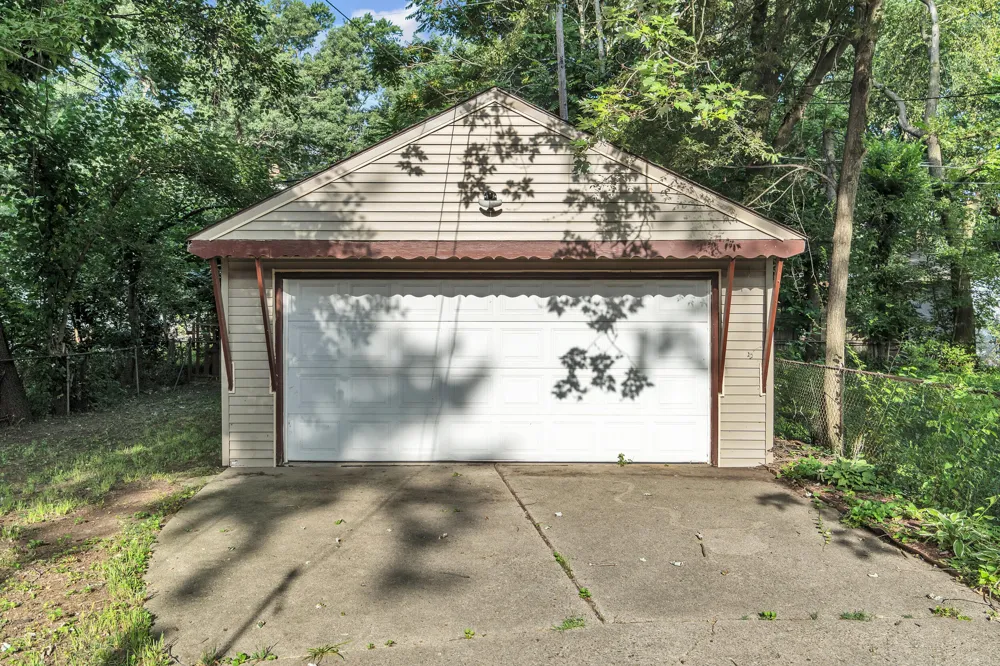18491 Brady Redford, MI 48240